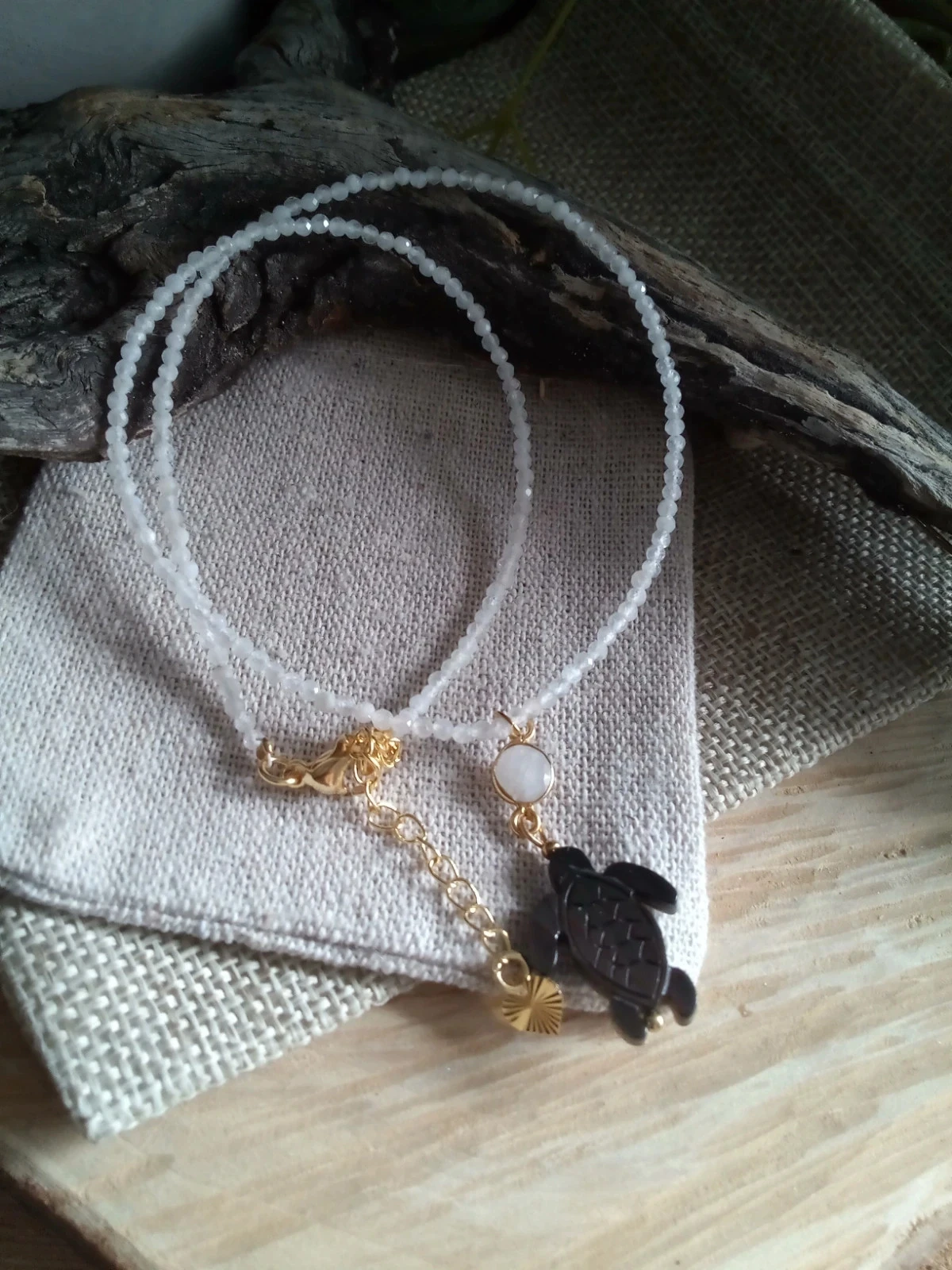 Collier tout en pierres de lune , connecteur pierre de lune et tortue en n'acre naturelle – photo 2